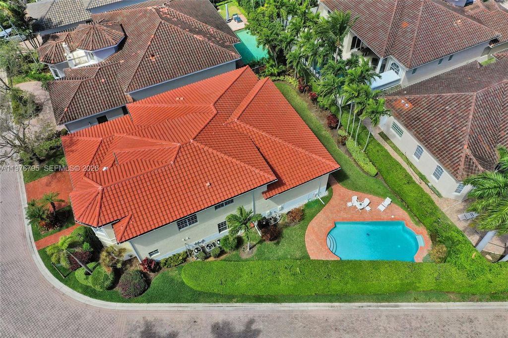 Photo of 901 Manatee Way, Hollywood, FL 33019 (MLS # A11976795)