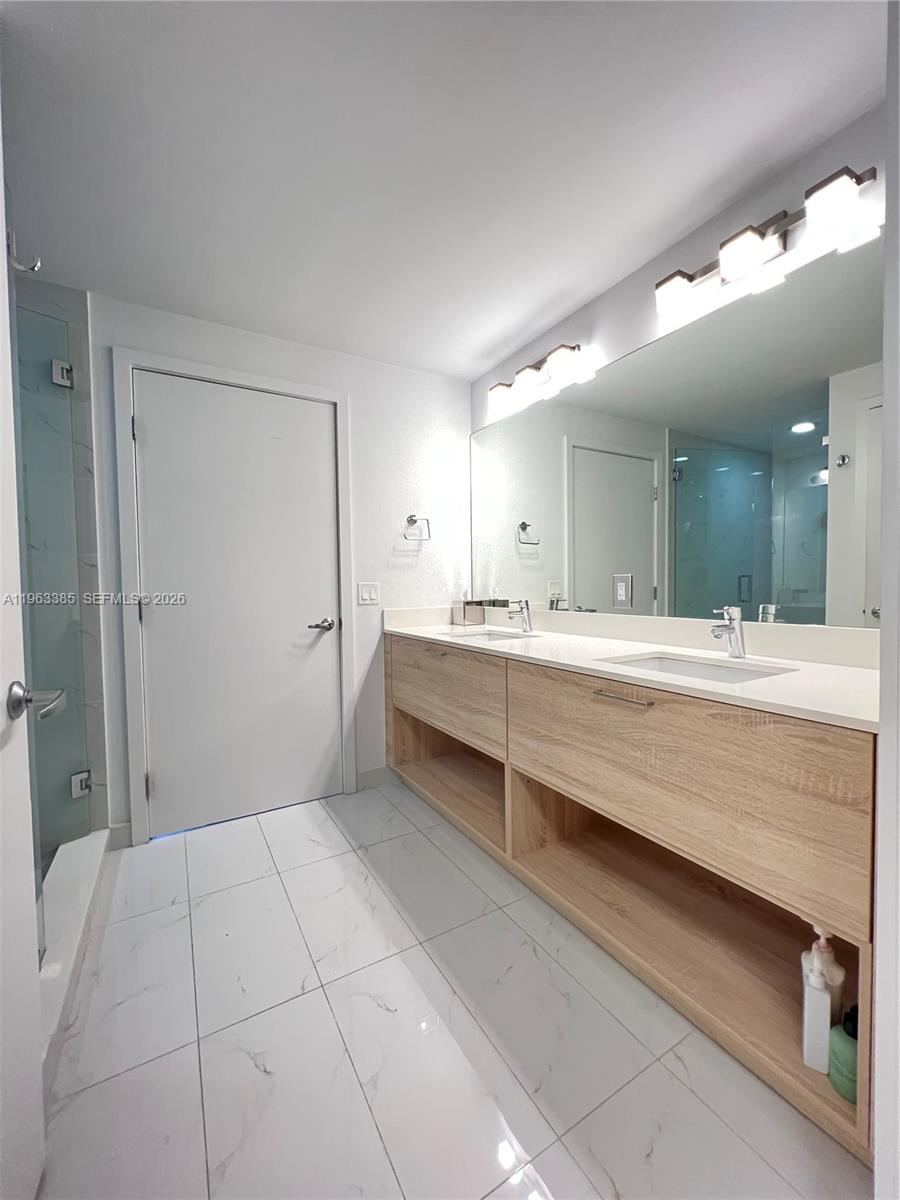 THE HARBOUR NORTH CONDO - Residential