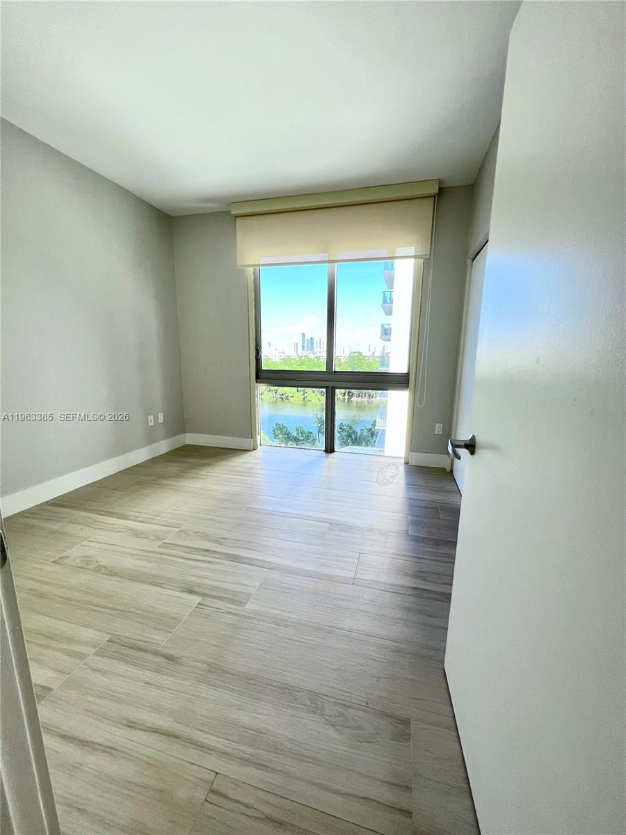 THE HARBOUR NORTH CONDO - Residential