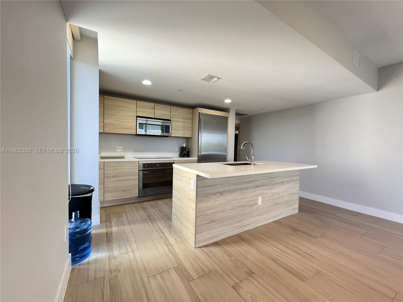 16385 Biscayne Blvd 607