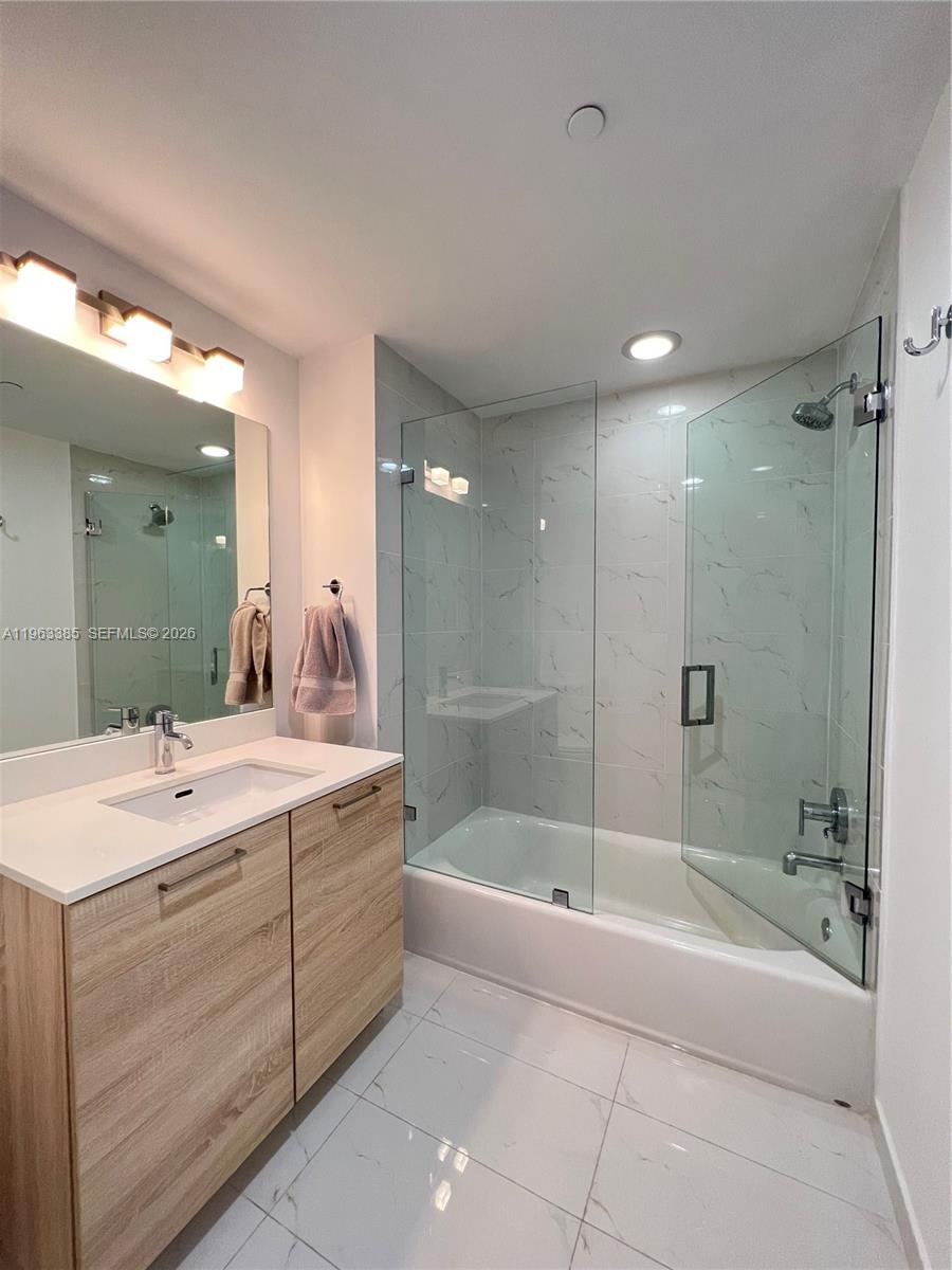 THE HARBOUR NORTH CONDO - Residential