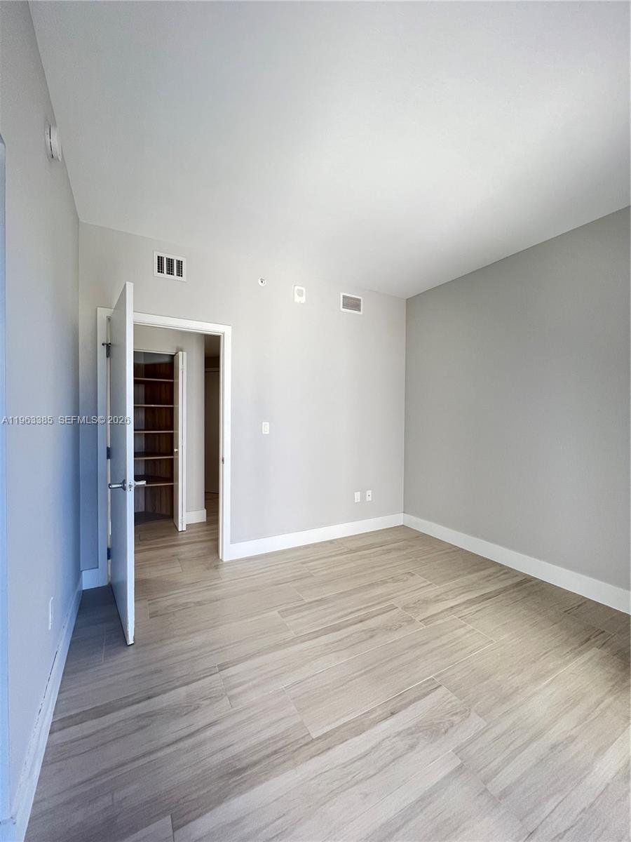 THE HARBOUR NORTH CONDO - Residential