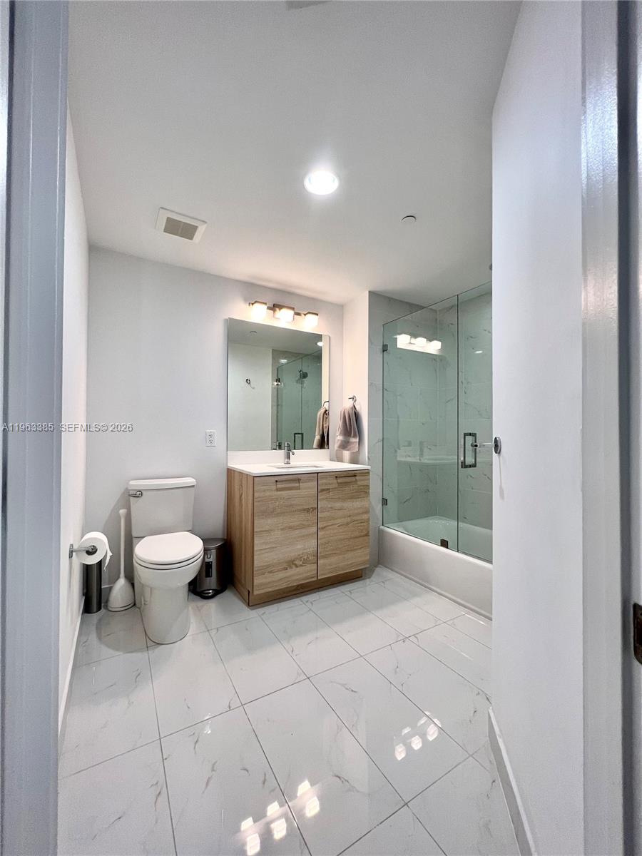 THE HARBOUR NORTH CONDO - Residential