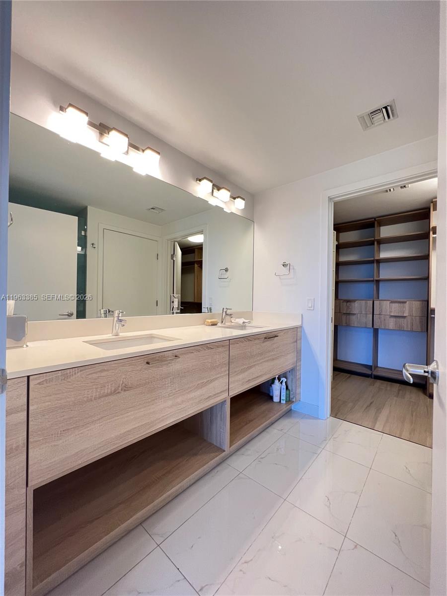 THE HARBOUR NORTH CONDO - Residential