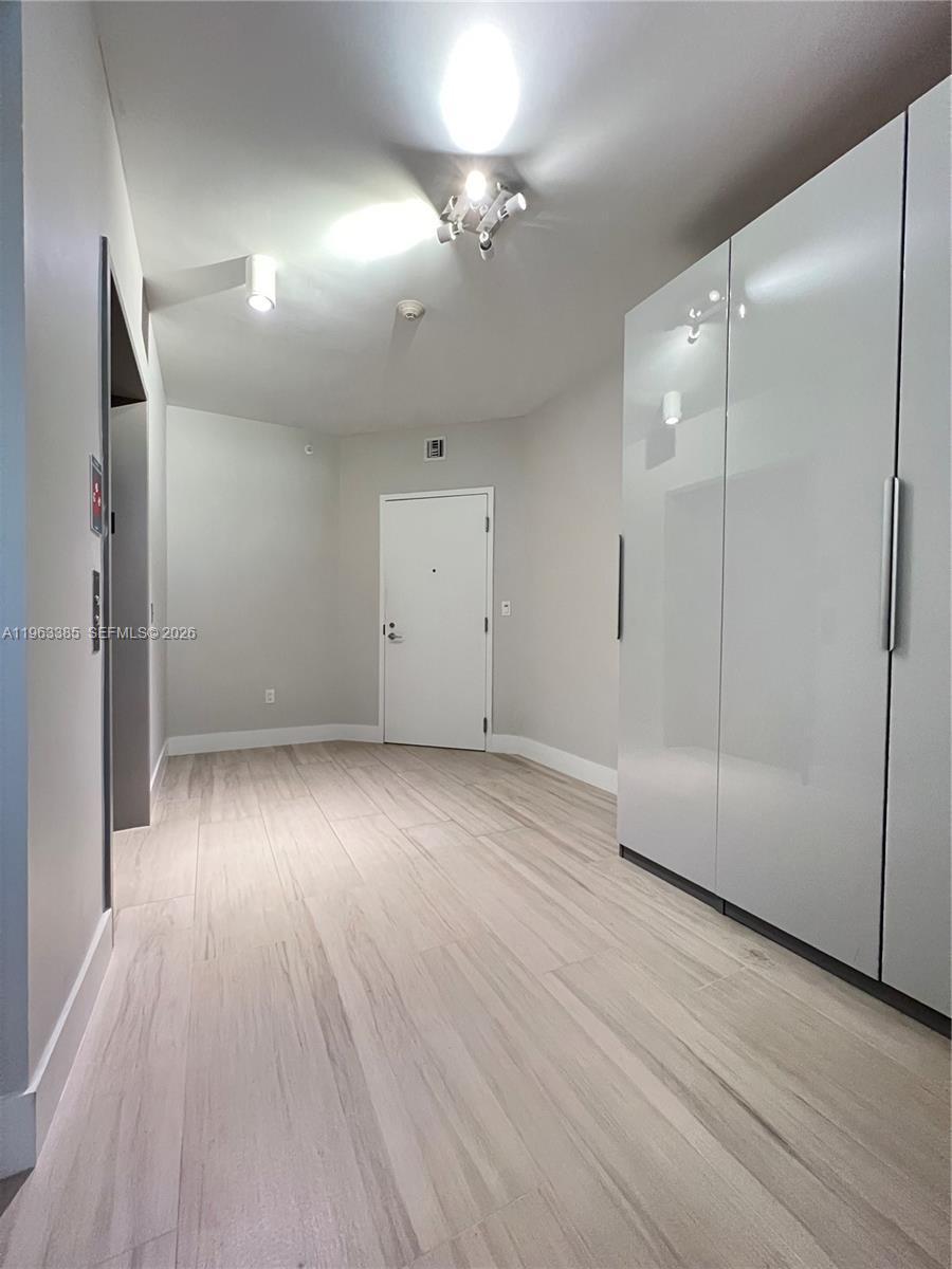 THE HARBOUR NORTH CONDO - Residential