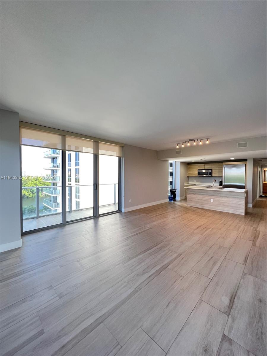 16385 Biscayne Blvd 607