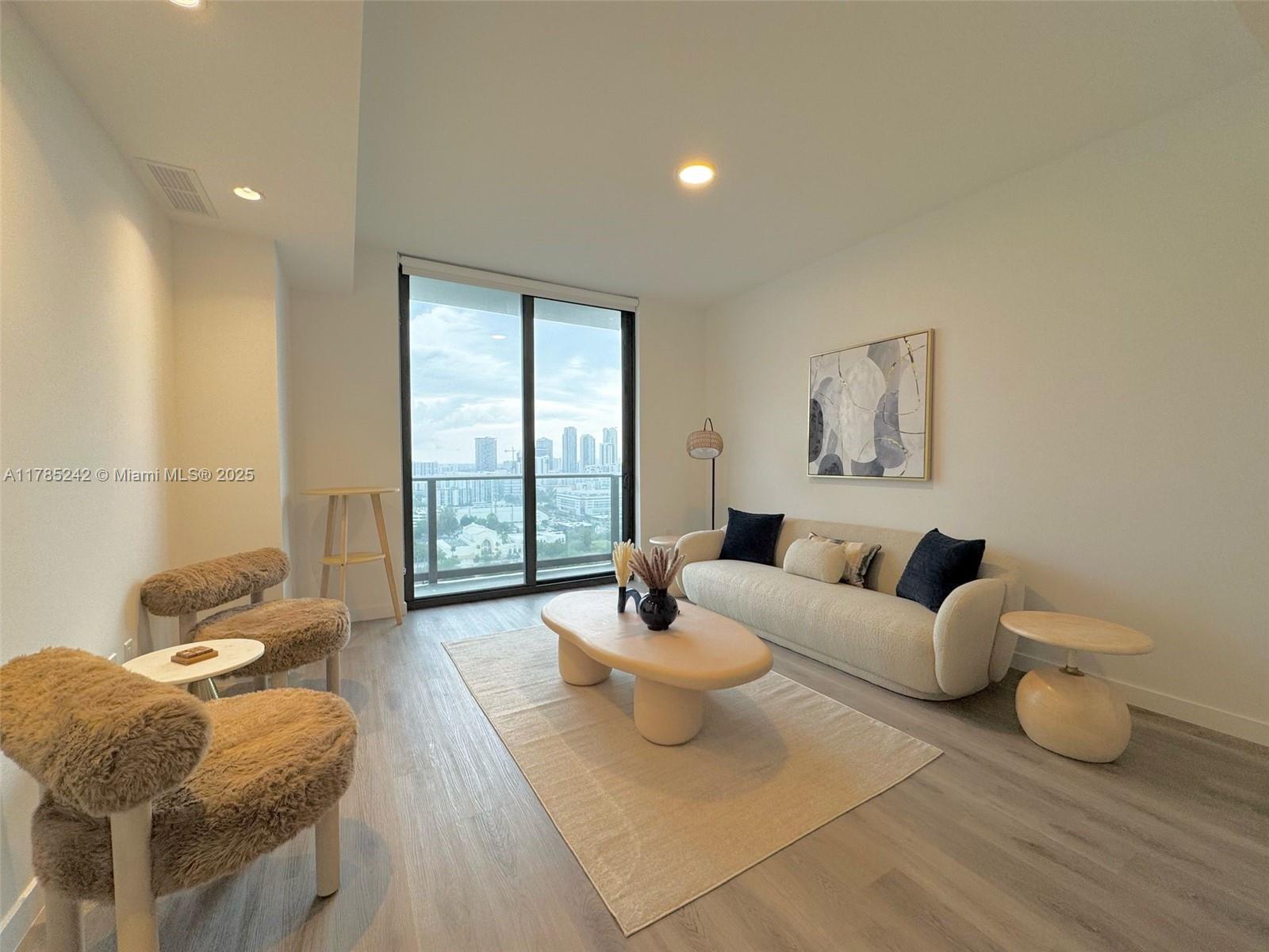 1642 Ne 1st Ave 1908, Miami, Broward County, Florida - 1 Bedrooms  
1 Bathrooms - 