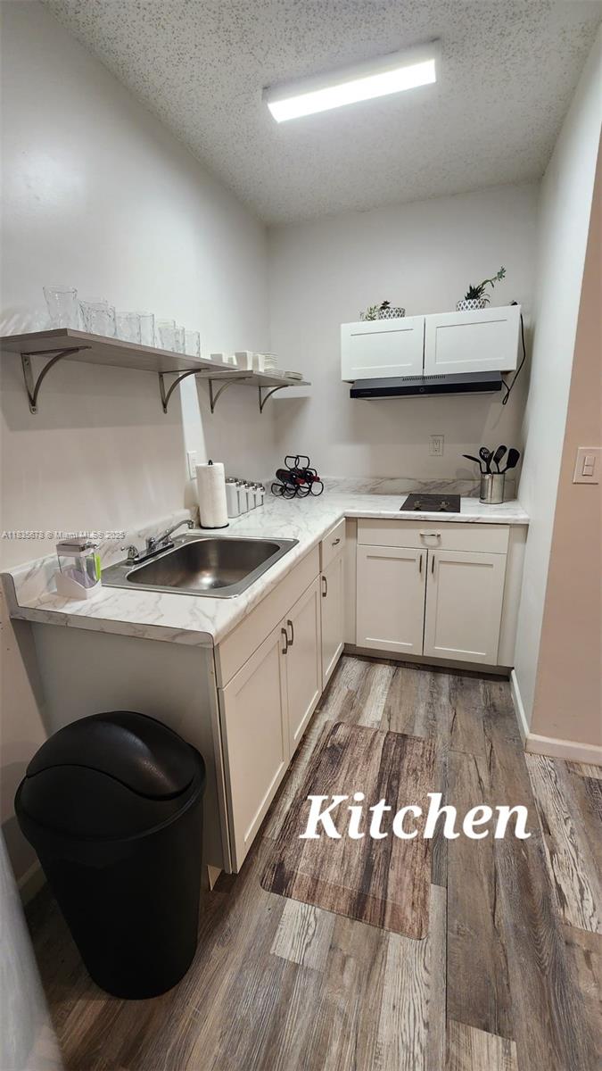 Fully renovated Efficiency. 1Bed/ 1Bath with an independent living and dining area and a walk-in closet. Private entrance. Utilities & Wi-fi included.