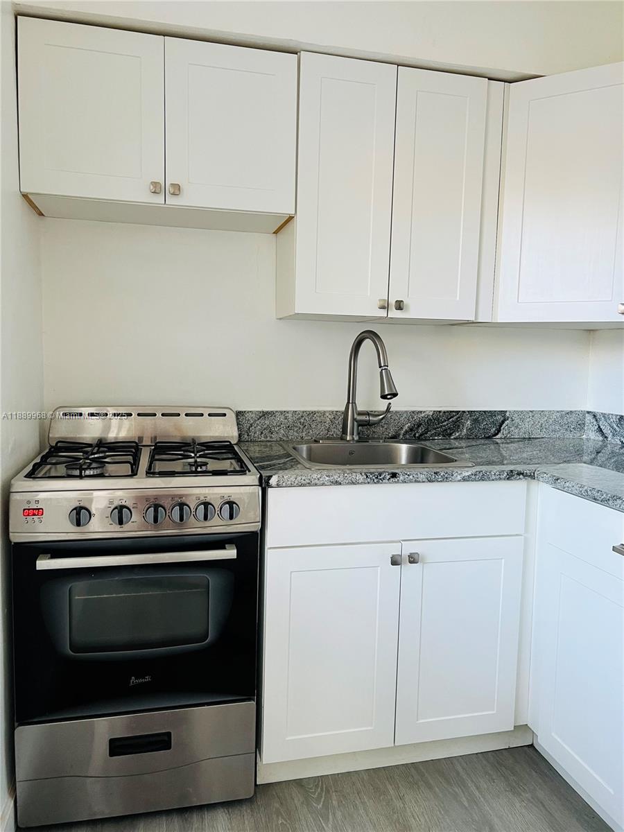 LAWRENCE ESTATES LAND COS - Residential Lease