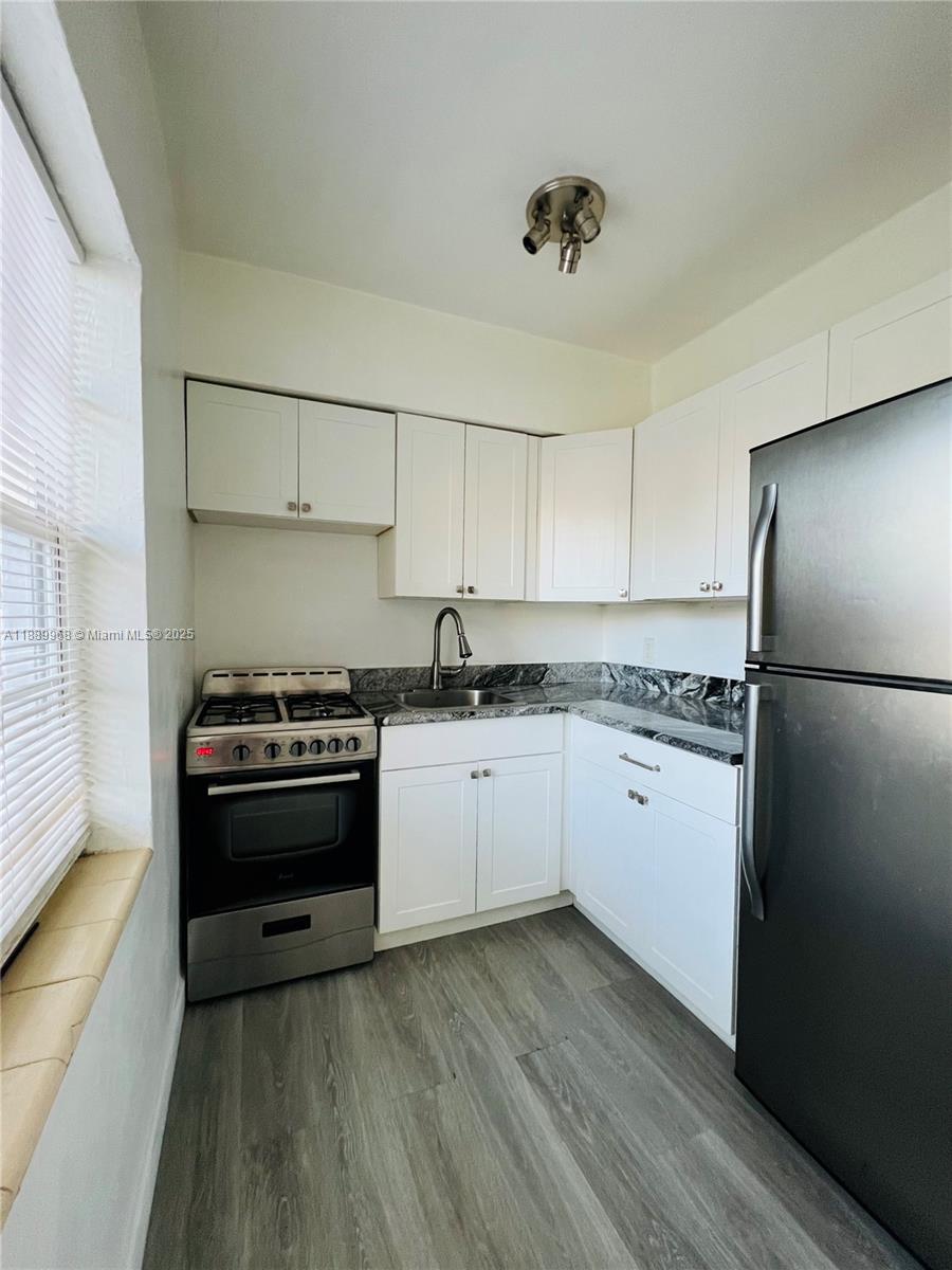 LAWRENCE ESTATES LAND COS - Residential Lease