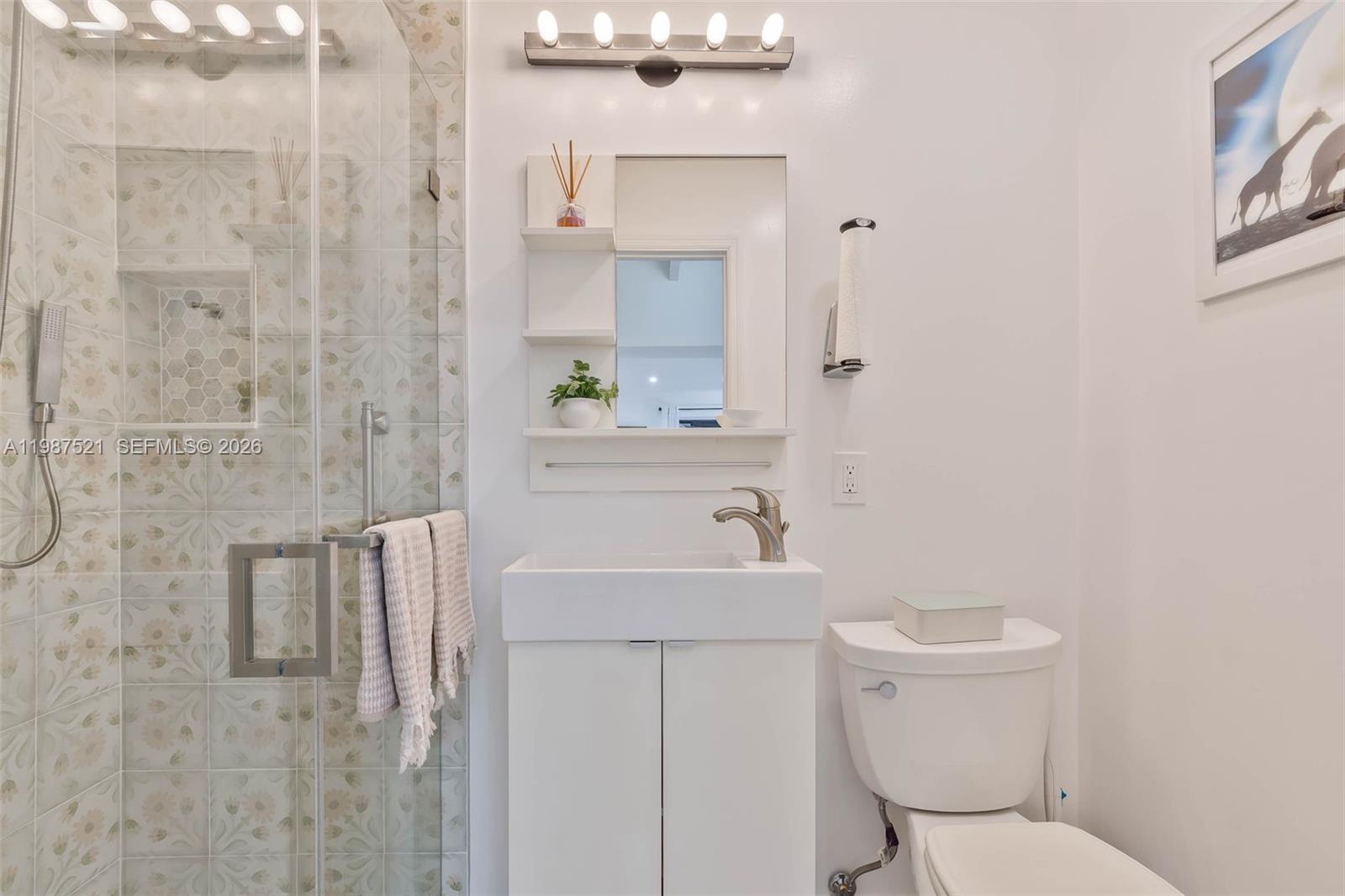 PINECREST VILLAS 2 ADDN - Residential Lease