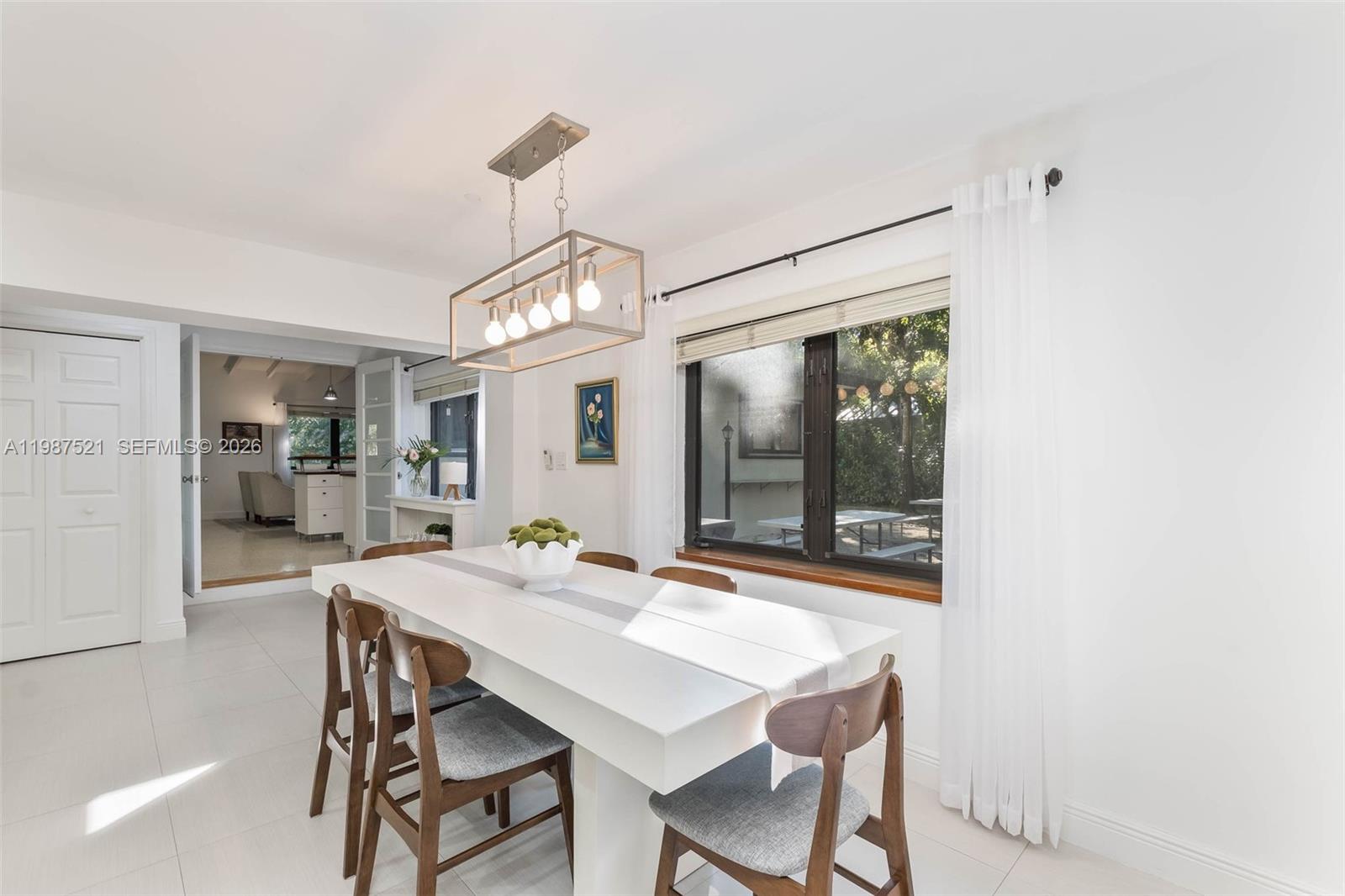 PINECREST VILLAS 2 ADDN - Residential Lease