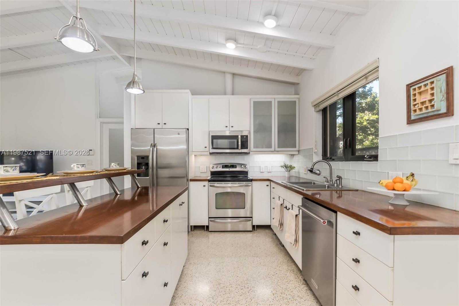 PINECREST VILLAS 2 ADDN - Residential Lease