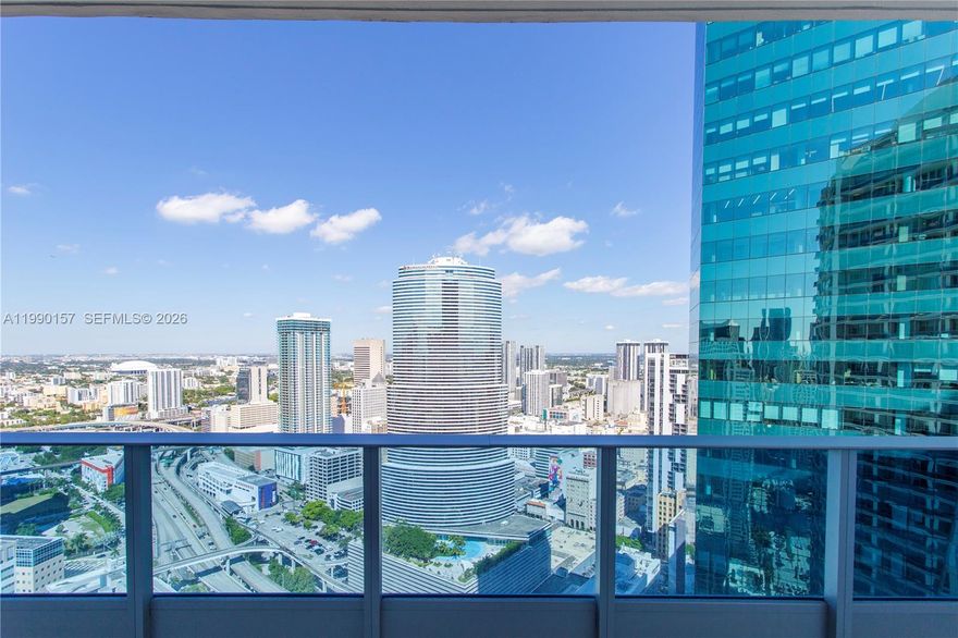 Amazing lower penthouse unit 4512 in the prestigious Epic Residences offering unmatched panoramic views of the City and Miami River. The unit offers an open layout & high-end finishes. 2-bed + den layout with 2.5 baths, 10-ft ceilings and 1 assigned parking space.. Enjoy living the luxurious lifestyle in Brickell with full resort amenities. 5 heated pools, Area 31, Zuma Restaurant, spa & full service fitness center.
