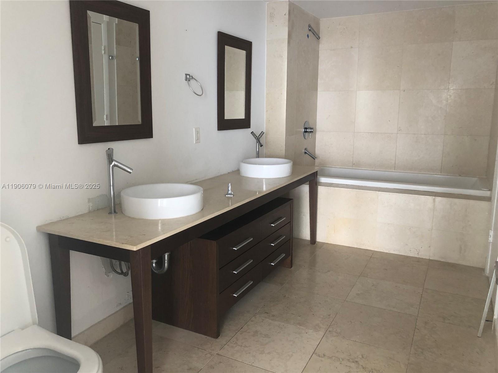 495 Brickell Ave 2907