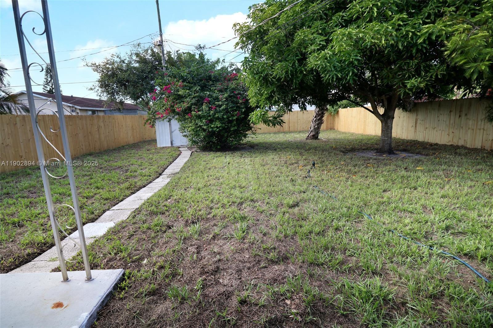 ROYAL PALM ESTATES - Residential Lease