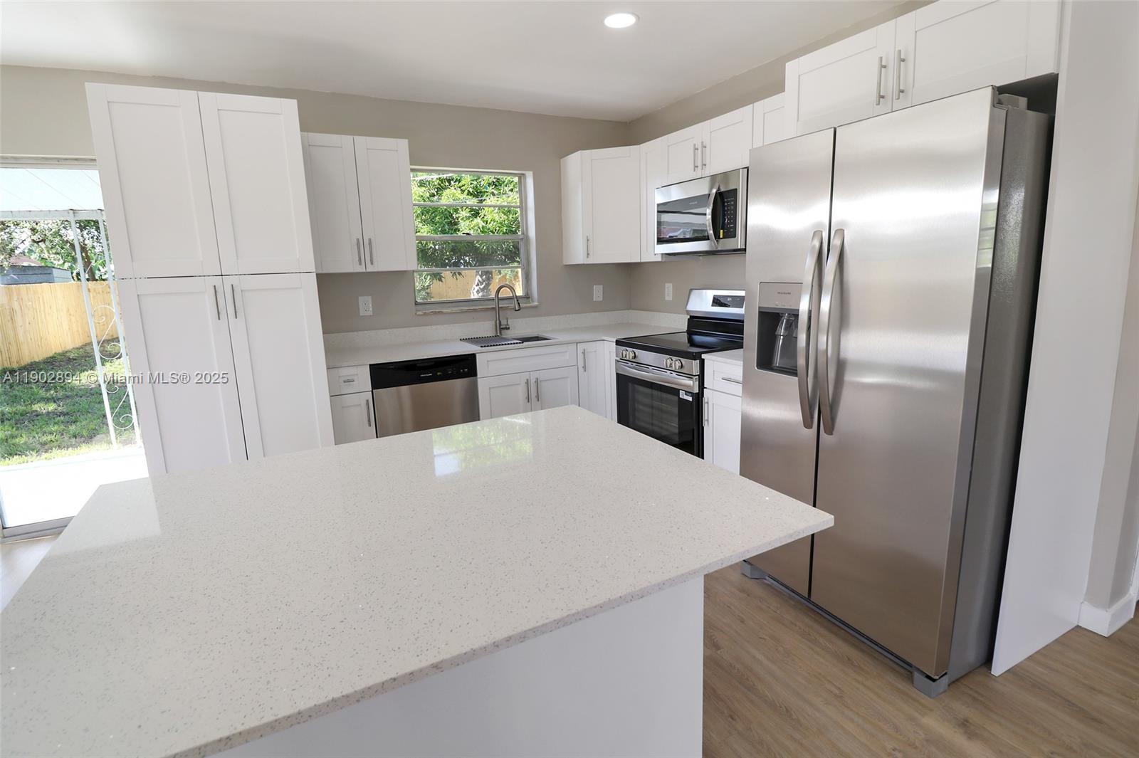 ROYAL PALM ESTATES - Residential Lease