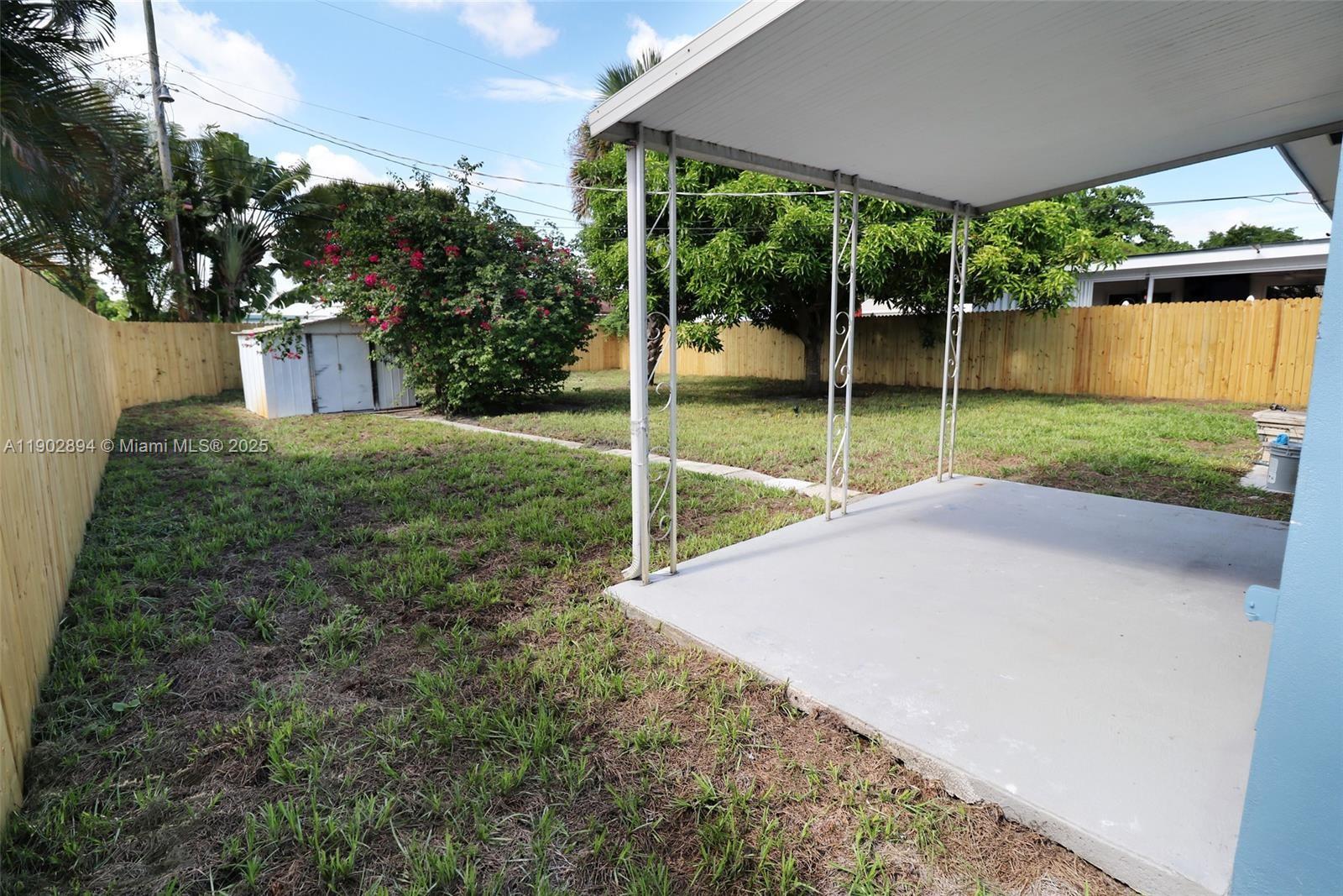 ROYAL PALM ESTATES - Residential Lease