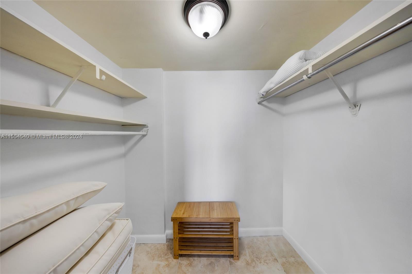 Islander Club - Residential Lease