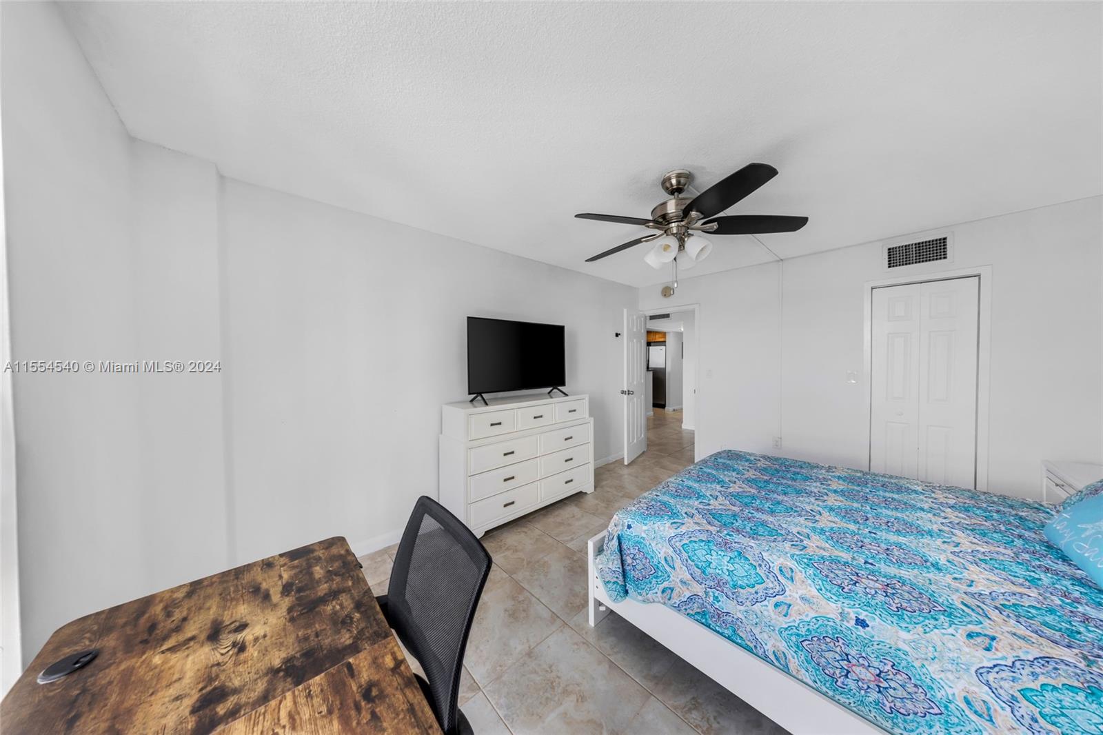 Islander Club - Residential Lease