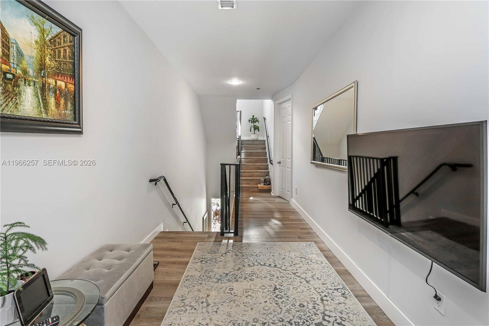 HOLLYWOOD - Residential