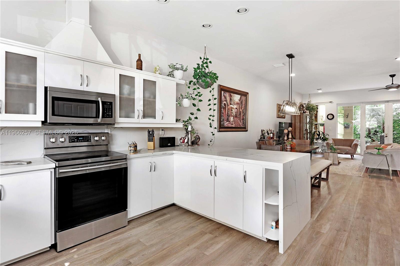 HOLLYWOOD - Residential