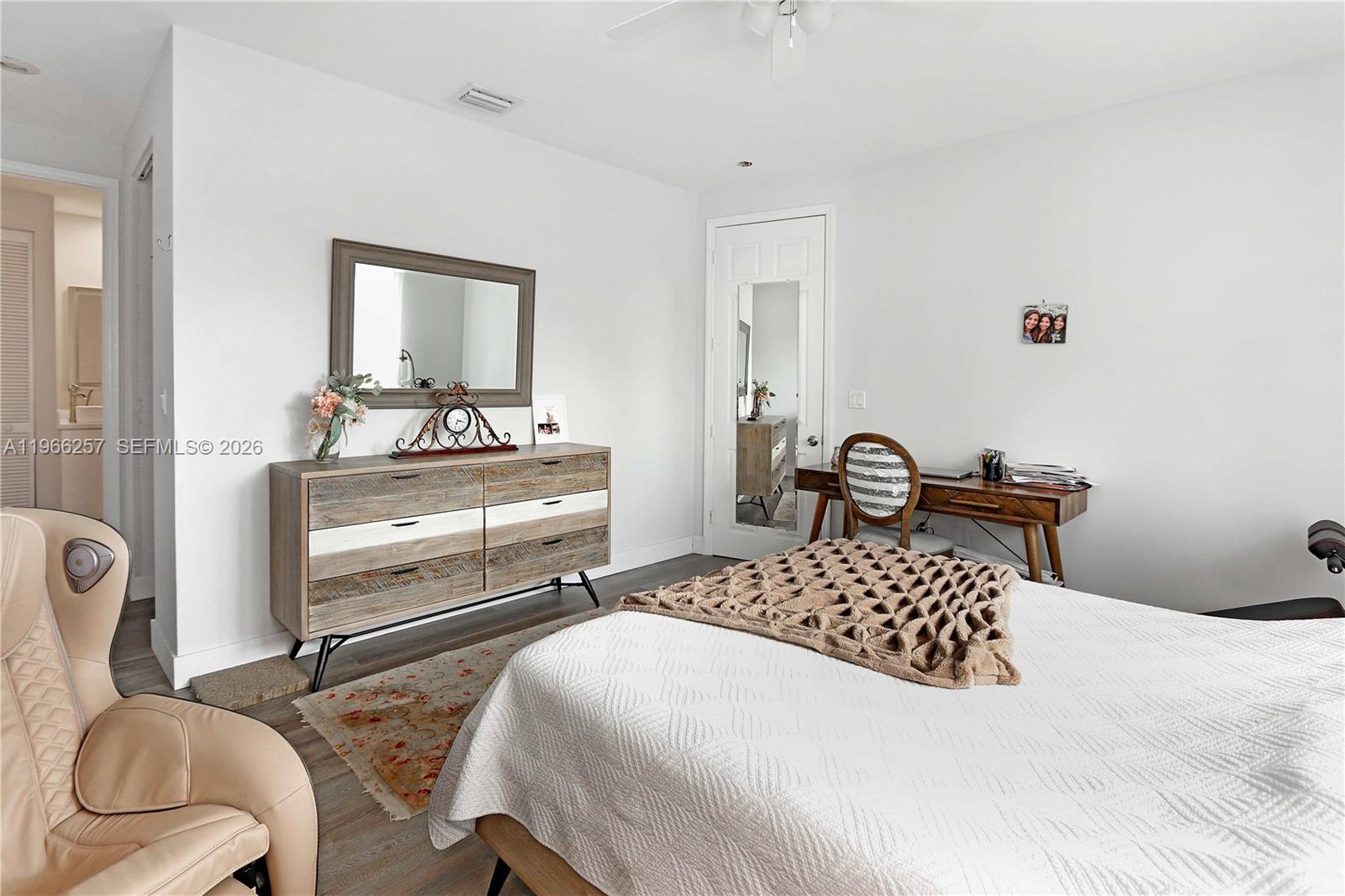 HOLLYWOOD - Residential