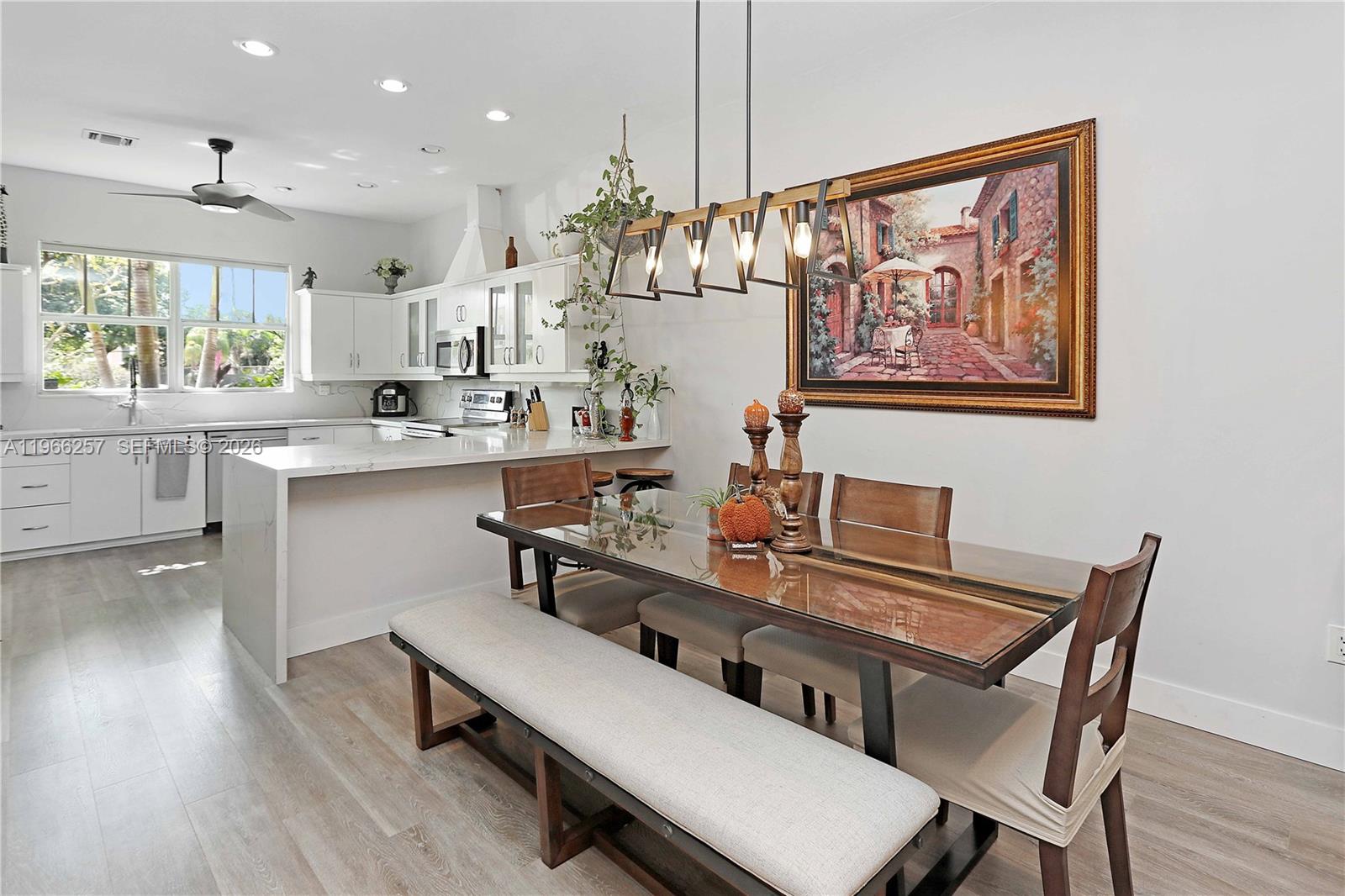 HOLLYWOOD - Residential