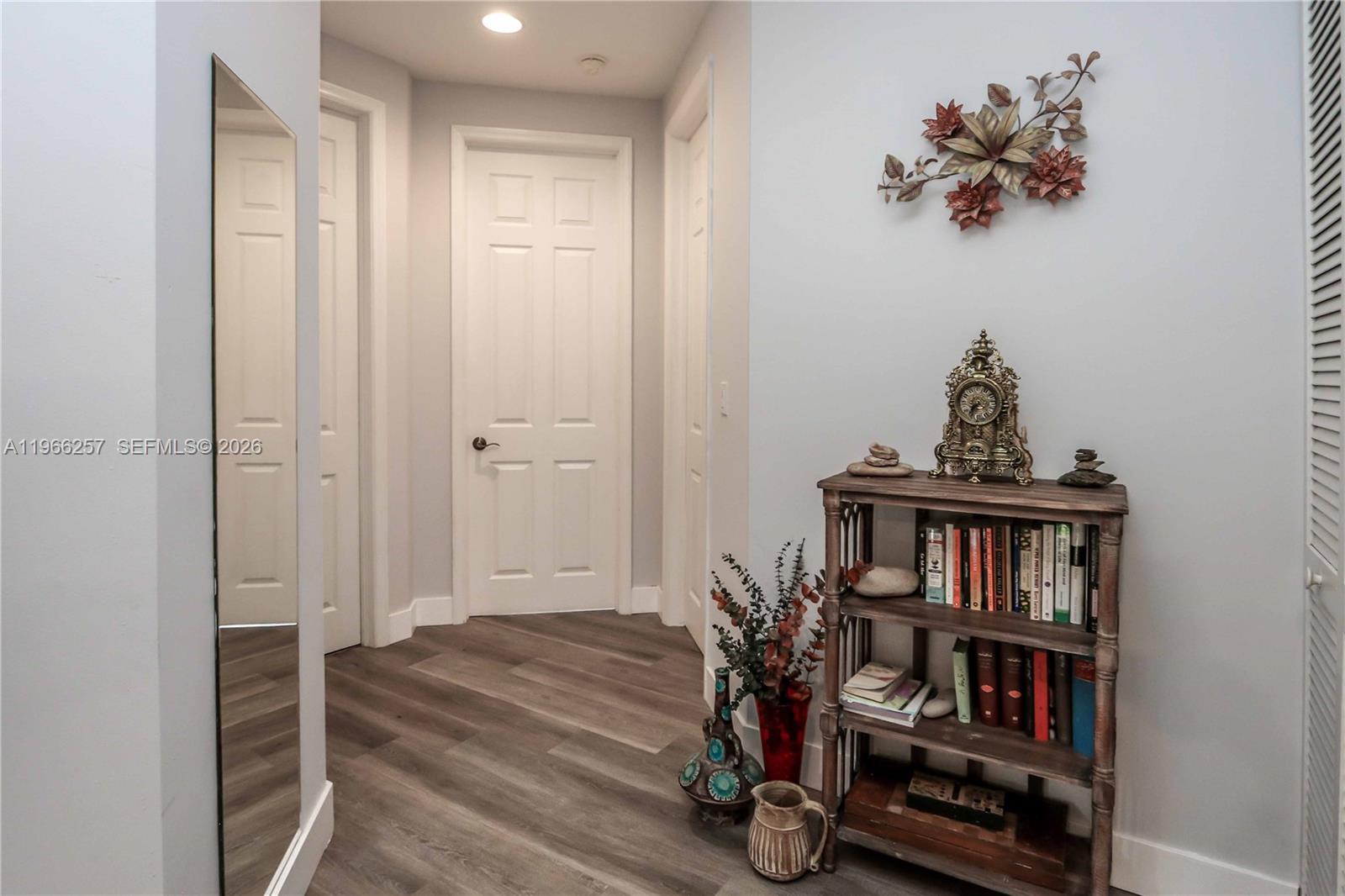 HOLLYWOOD - Residential