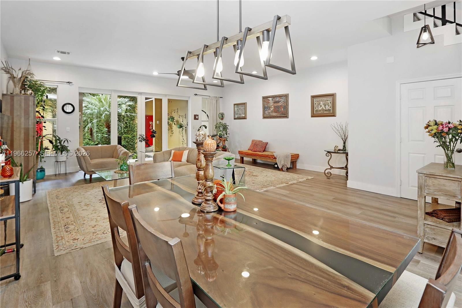 HOLLYWOOD - Residential