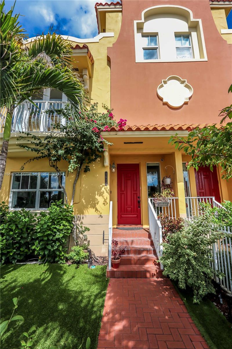 HOLLYWOOD - Residential