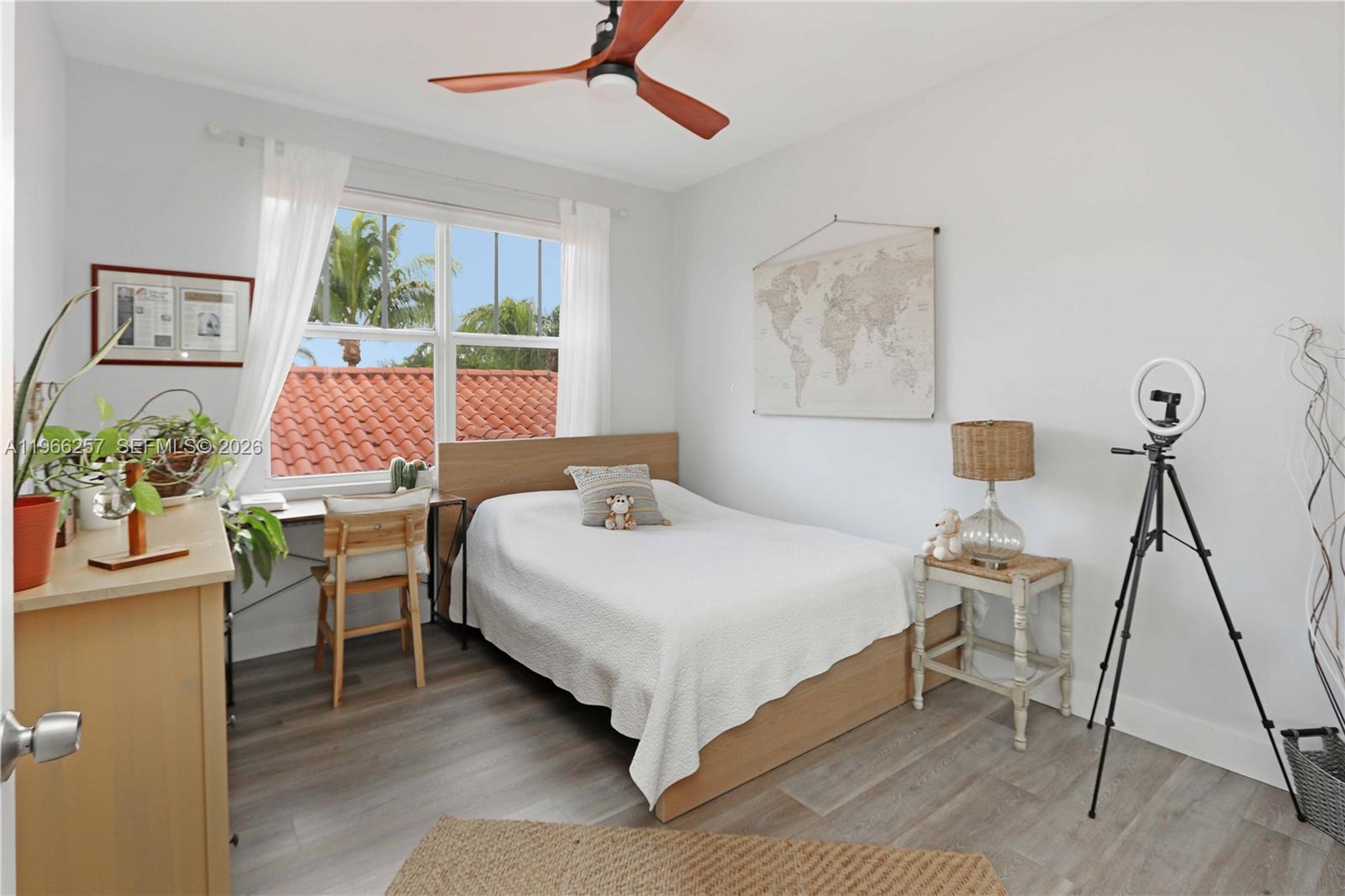 HOLLYWOOD - Residential