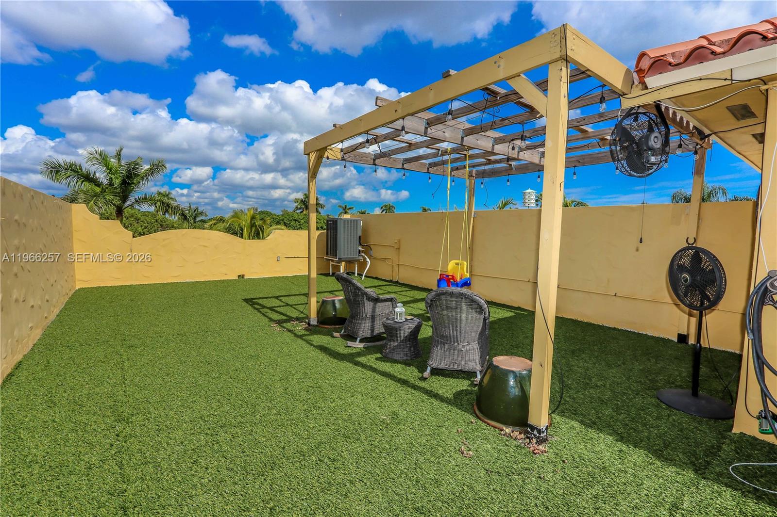 HOLLYWOOD - Residential