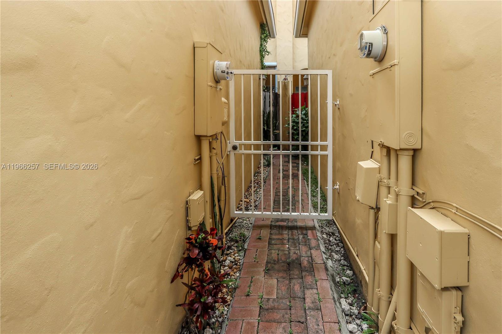 HOLLYWOOD - Residential