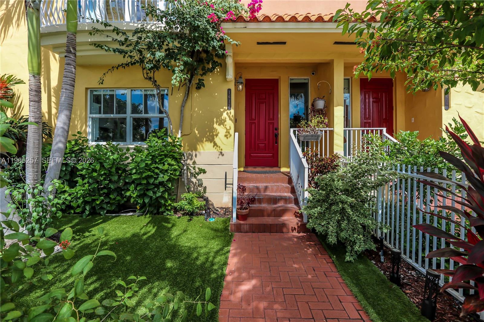 HOLLYWOOD - Residential