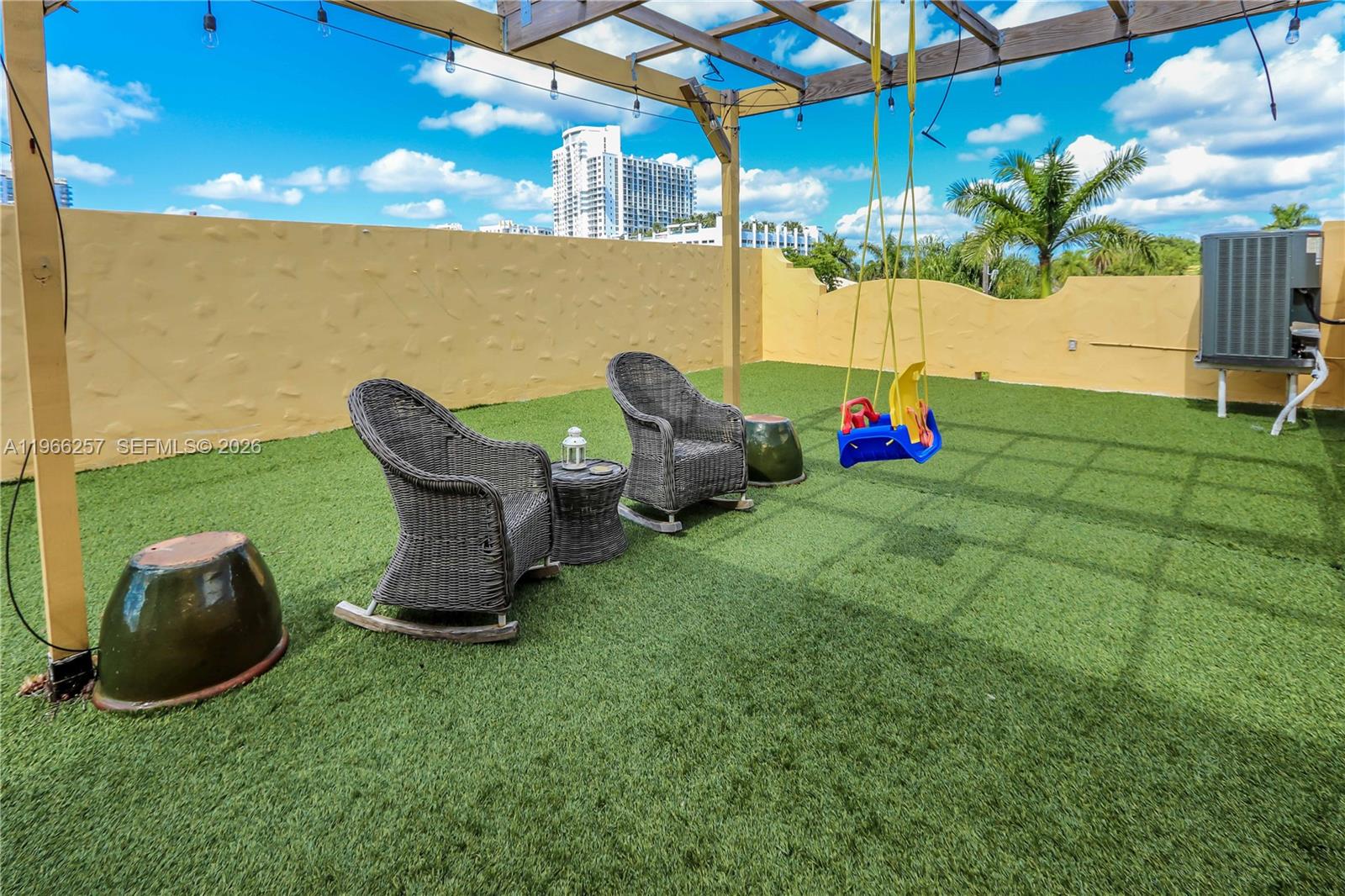 HOLLYWOOD - Residential