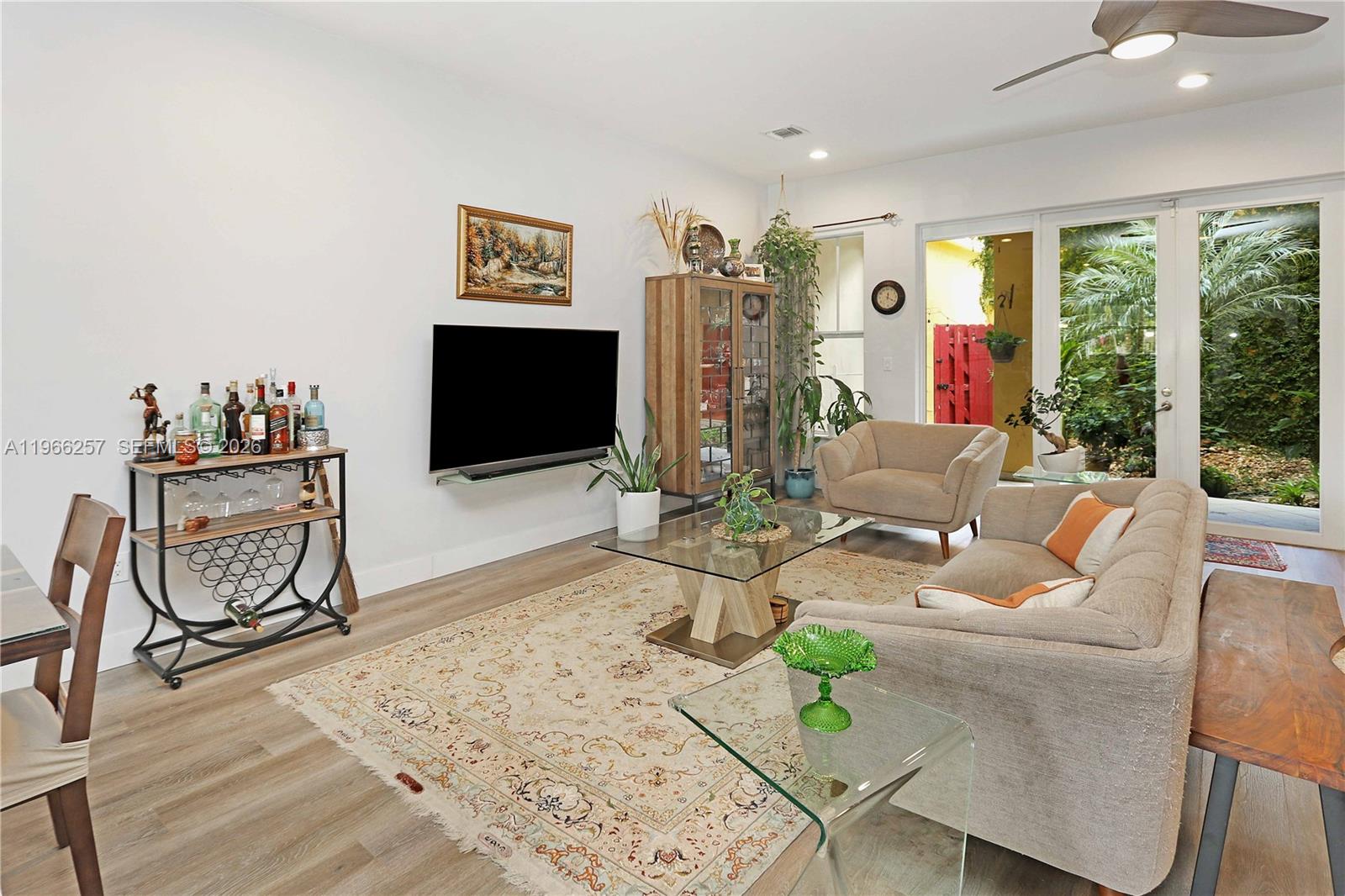 HOLLYWOOD - Residential