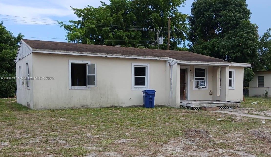 560 Nw 188th St, Miami Gardens, Broward County, Florida - 3 Bedrooms  
2 Bathrooms - 
