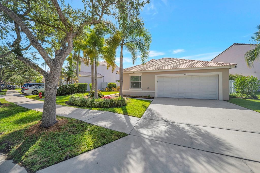 Photo of 941 Briar Ridge Rd, Weston, FL 33327 (MLS # A12015039)