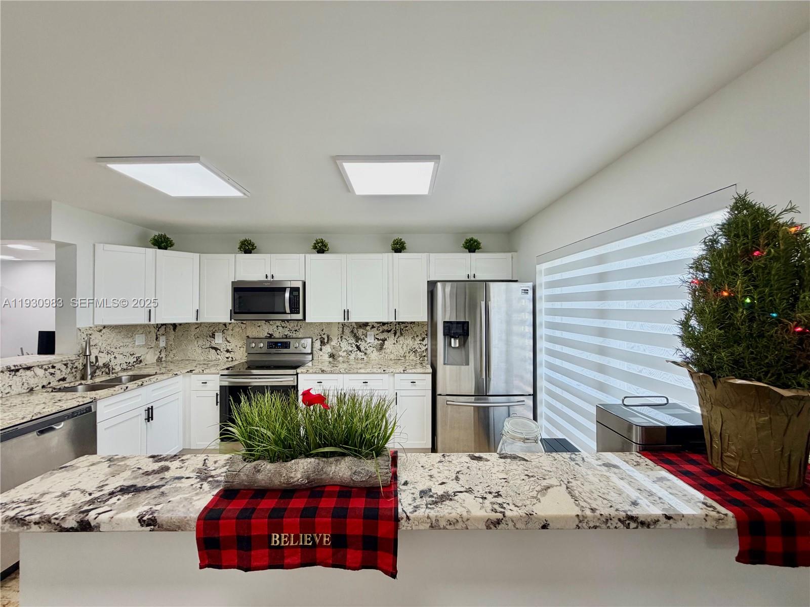 TOWNHOUSES OF VENETIAN PA - Residential