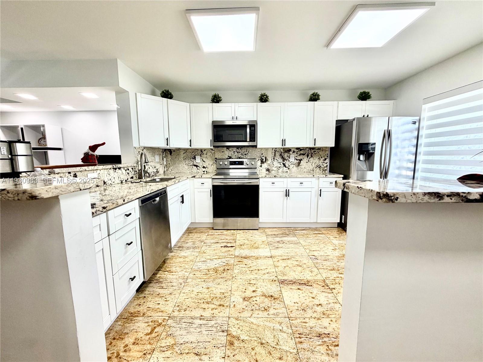 TOWNHOUSES OF VENETIAN PA - Residential