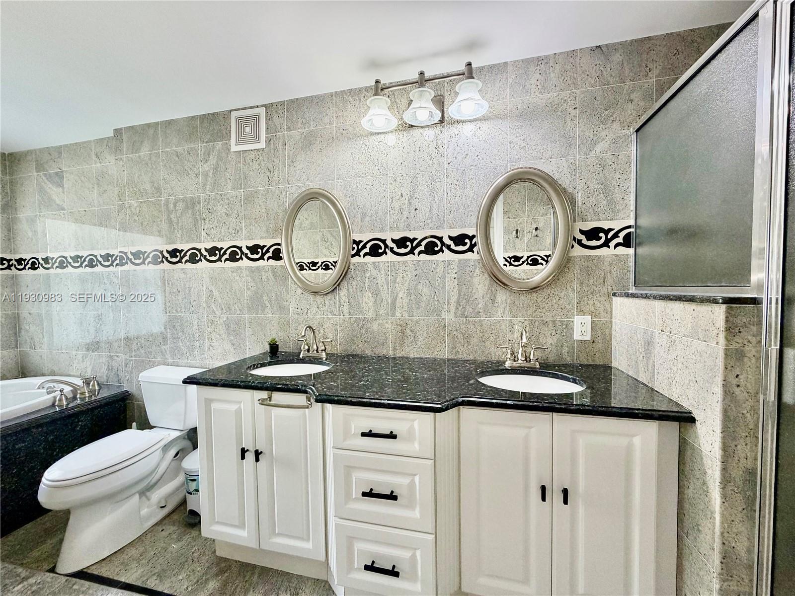 TOWNHOUSES OF VENETIAN PA - Residential