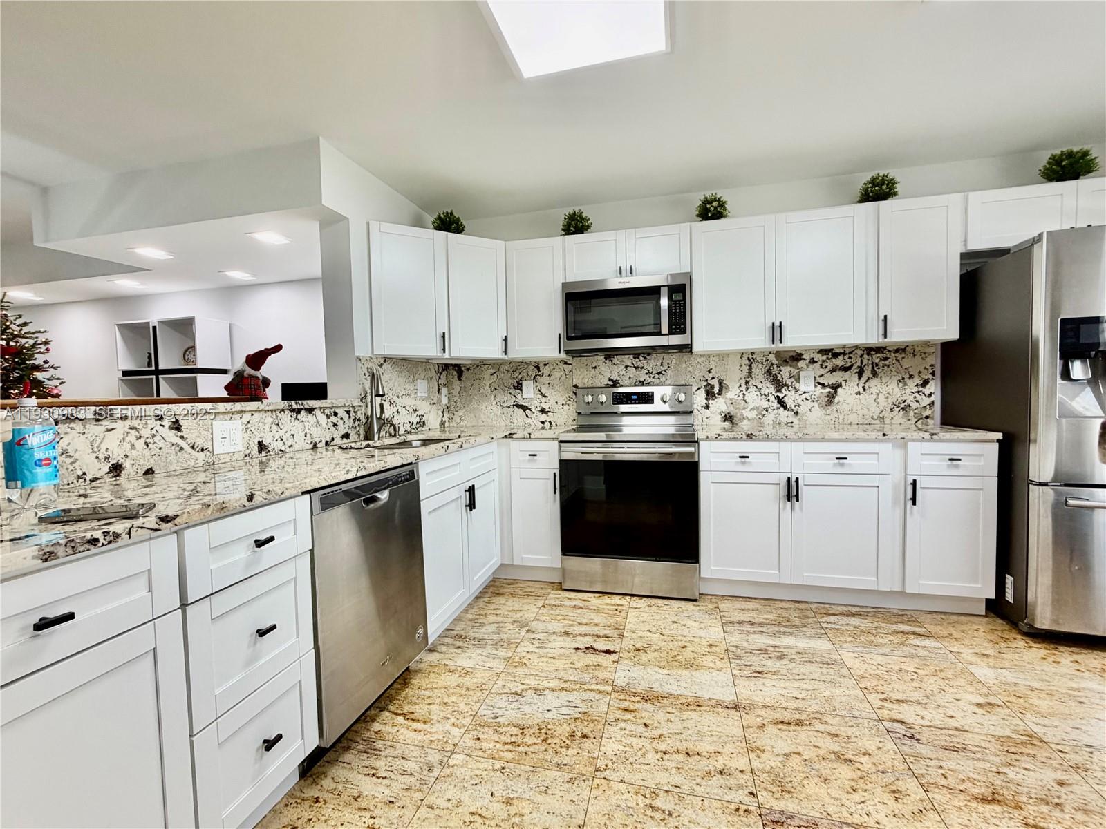 TOWNHOUSES OF VENETIAN PA - Residential