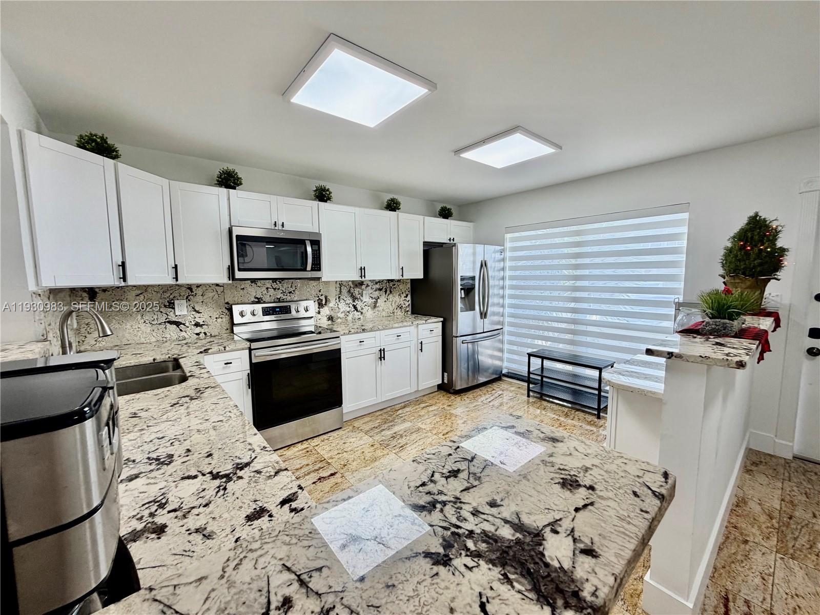 TOWNHOUSES OF VENETIAN PA - Residential