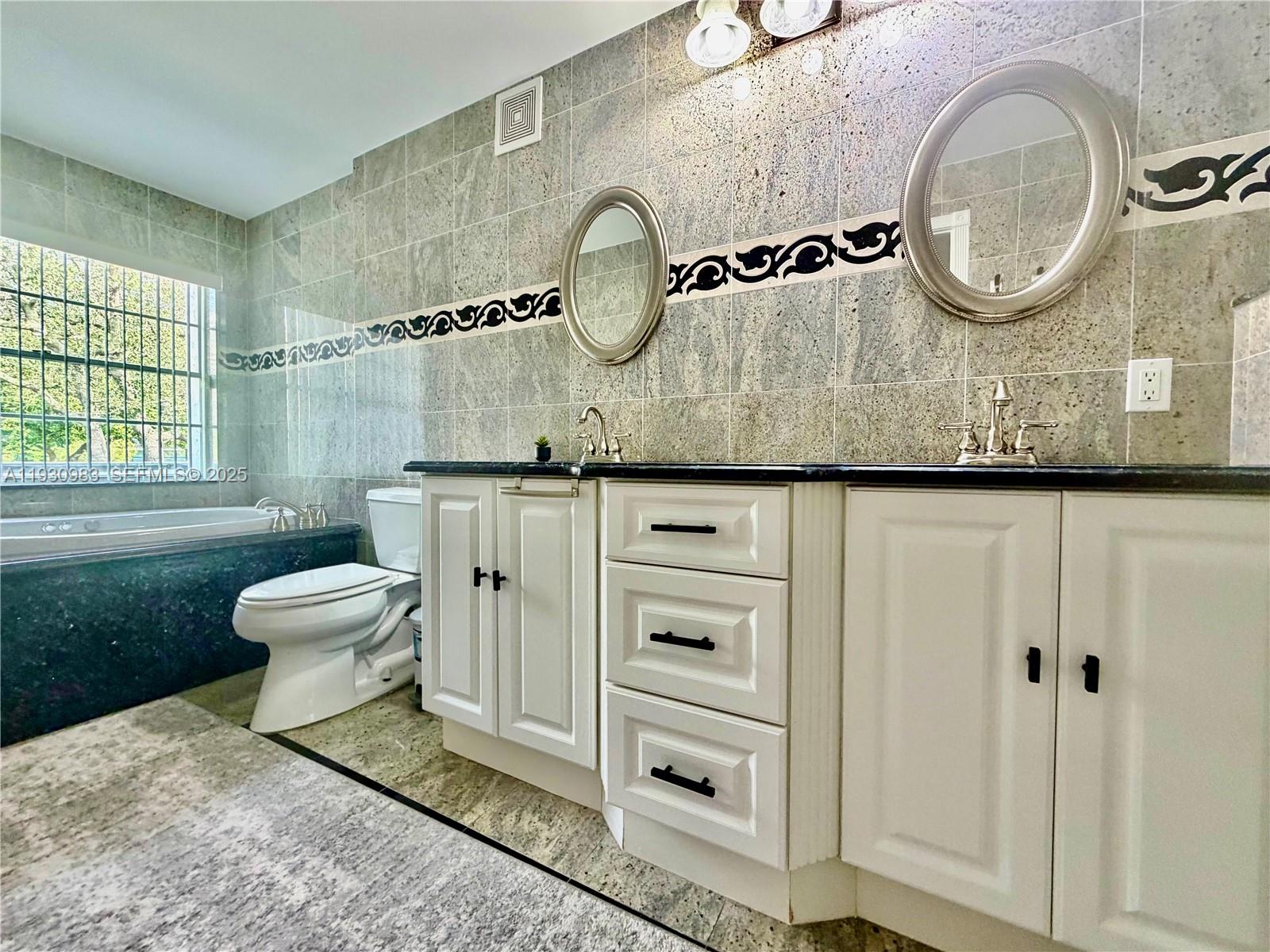 TOWNHOUSES OF VENETIAN PA - Residential