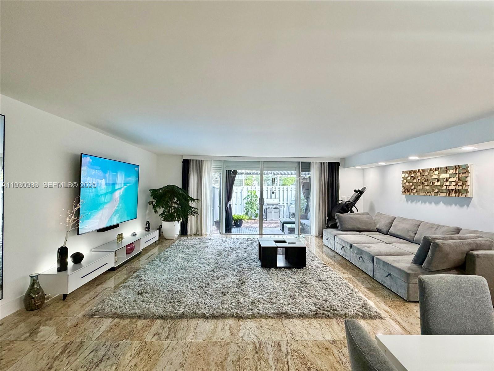 TOWNHOUSES OF VENETIAN PA - Residential