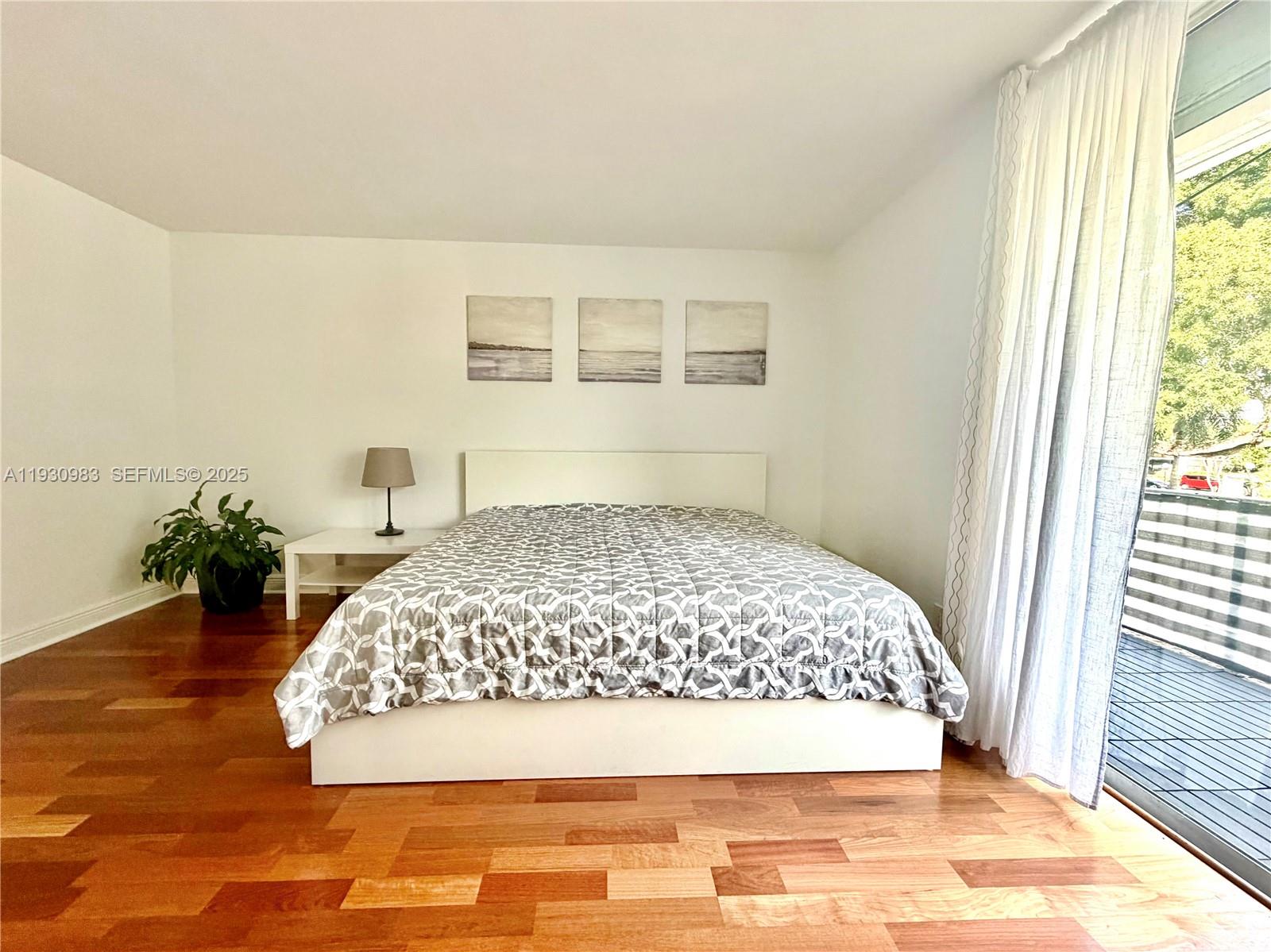 TOWNHOUSES OF VENETIAN PA - Residential