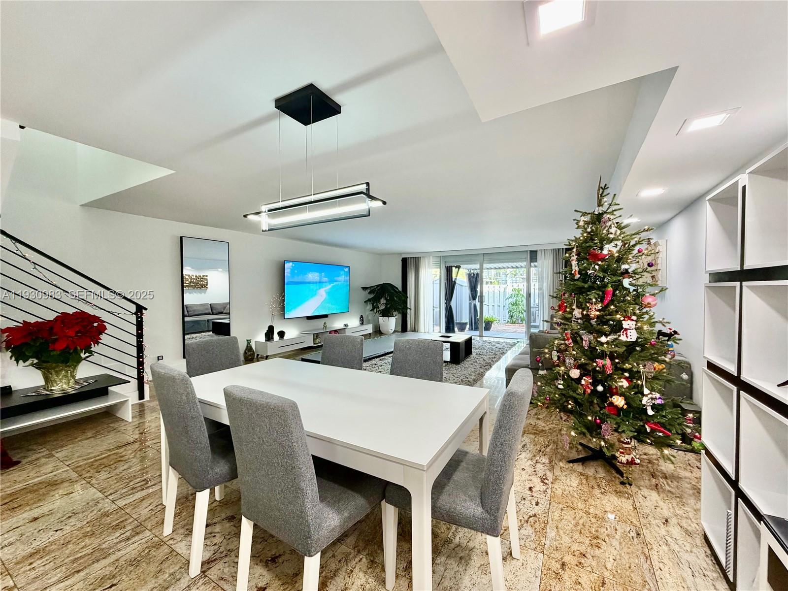 TOWNHOUSES OF VENETIAN PA - Residential