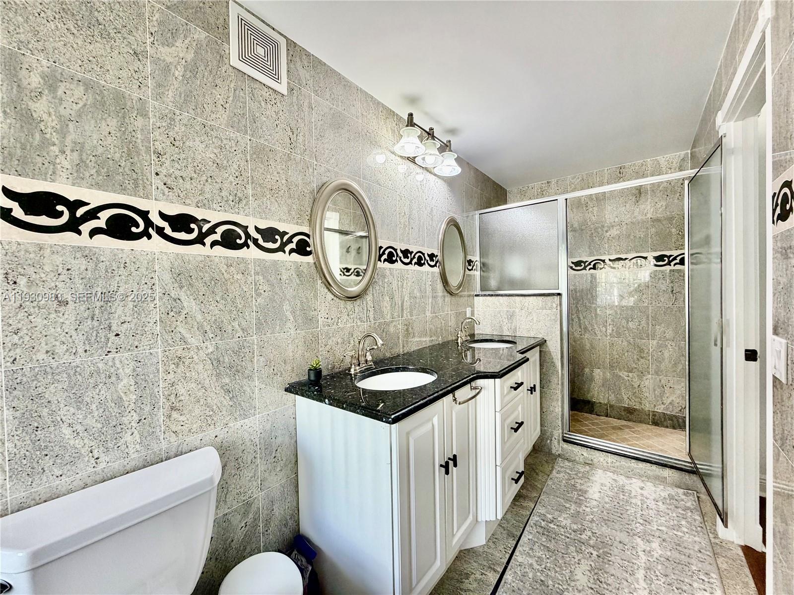 TOWNHOUSES OF VENETIAN PA - Residential