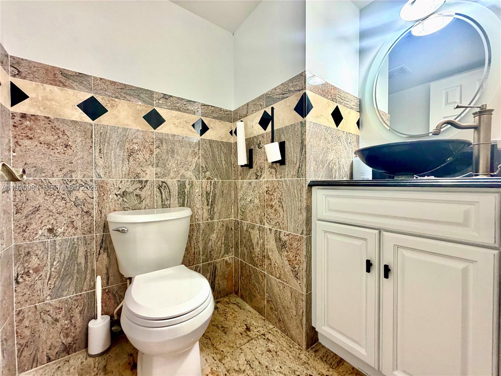 TOWNHOUSES OF VENETIAN PA - Residential